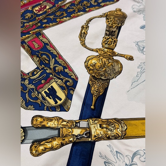 Vintage Hermes Armes de Chasse 90x90 scarf - Picture 6 of 11